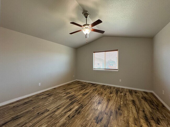 Building Photo - Newer 4 bedroom in The Vistas at Meridian Ranch