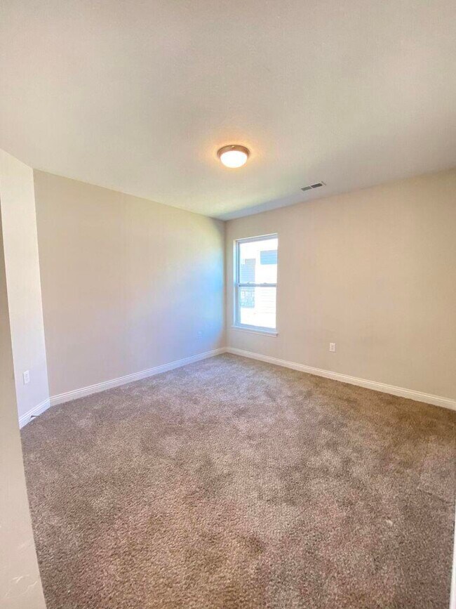 Building Photo - 6030 S Hummingbird Ln