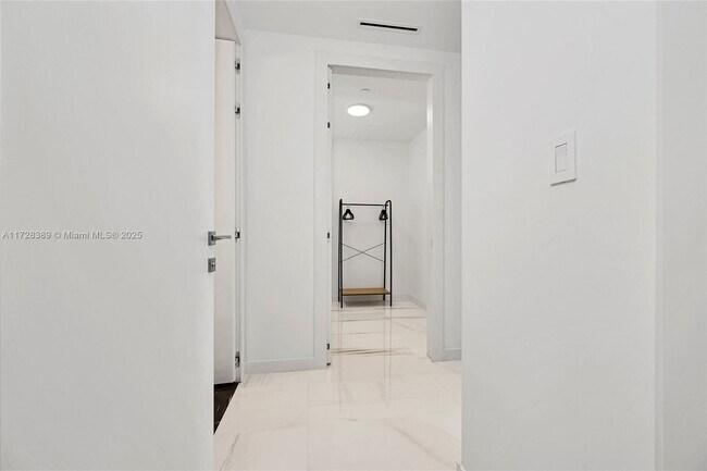 Building Photo - 300 Biscayne Blvd Way
