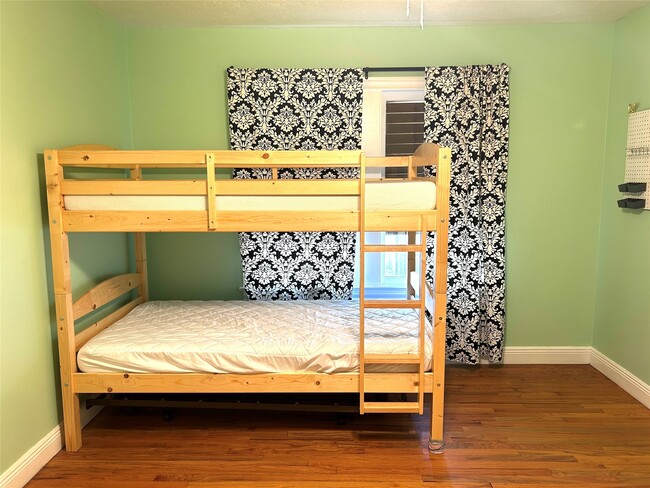 Building Photo - 4915 Houston Dr