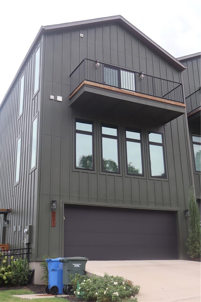Building Photo - 2085 E Roe Ter