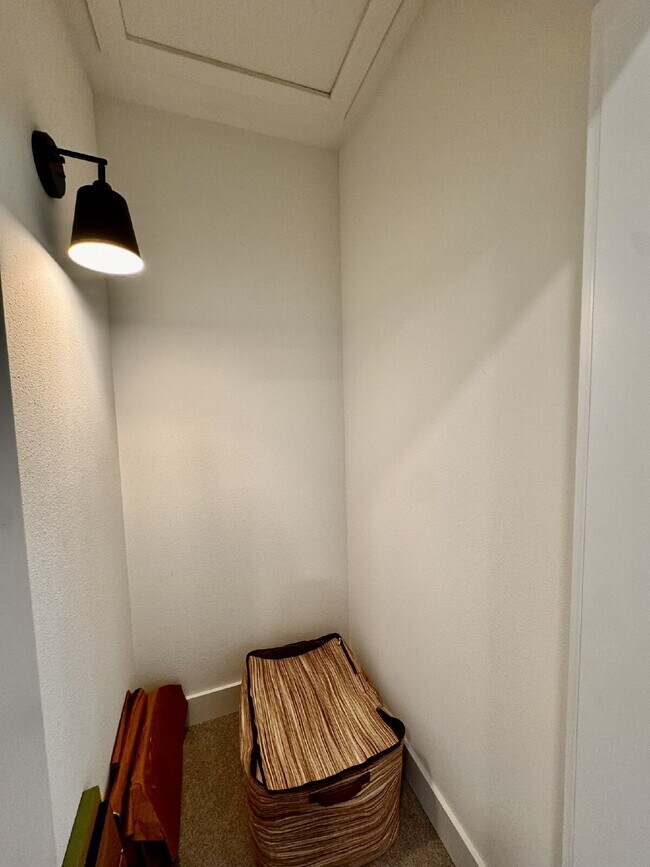 Building Photo - 8881 Williams Rd