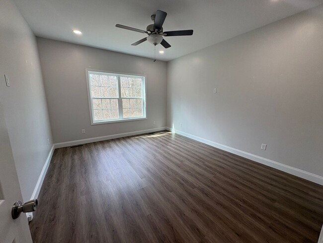 Building Photo - For Rent