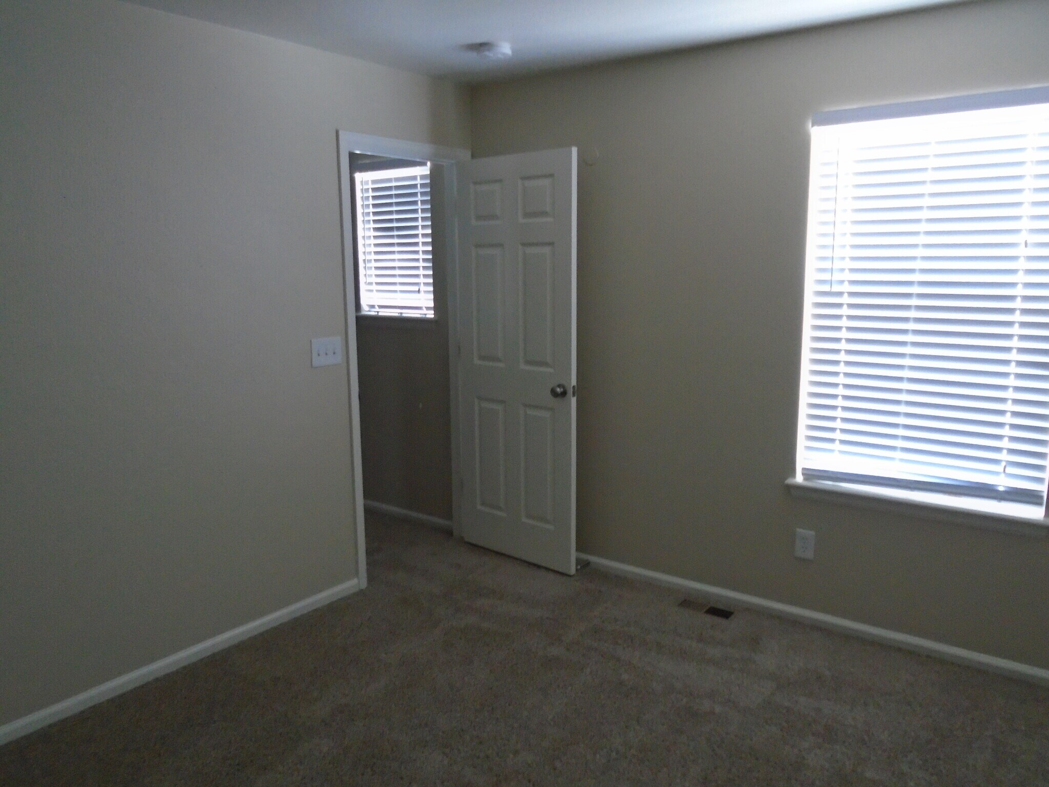 Building Photo - 1020 Quail Cir