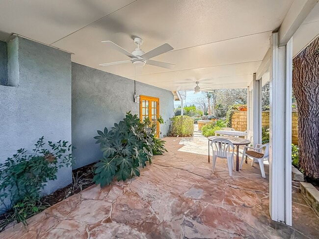 Building Photo - Upgraded Calabasas 4BR w/pool + spa, views + solar panels!