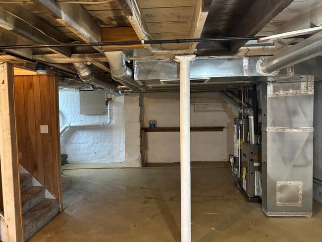 Building Photo - 73 N Oakley Ave