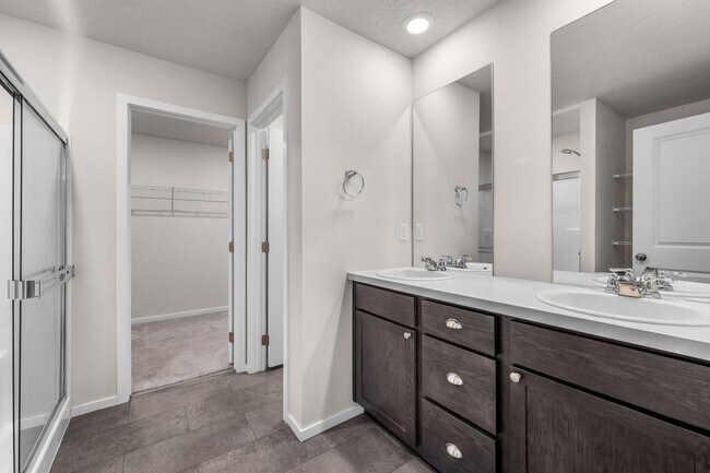 Building Photo - Beautiful 2022 Built Home With Views!