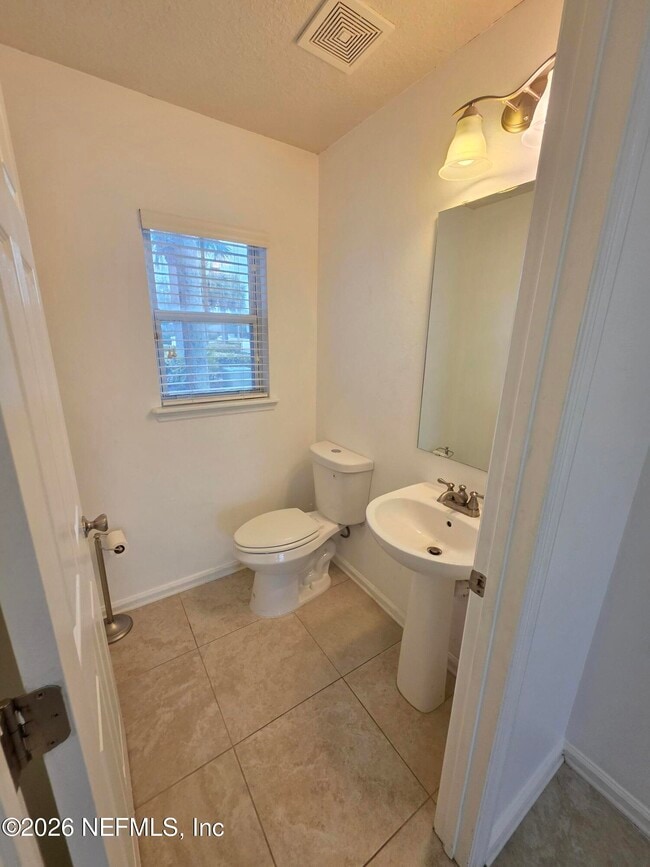 Building Photo - 104 Crete Ct