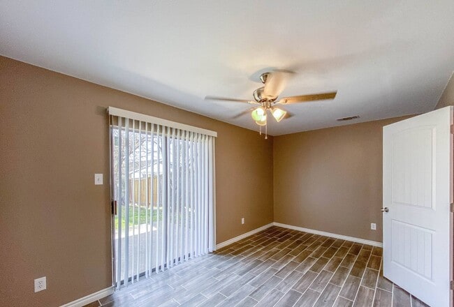 Building Photo - 2208 Shoemaker Dr