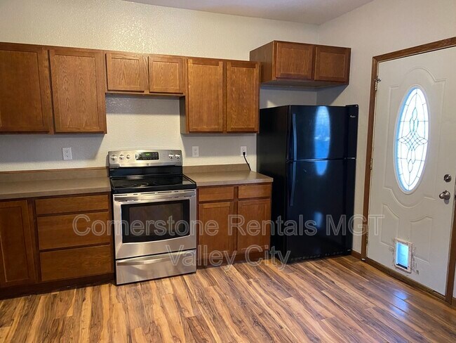 Building Photo - 642 2nd Ave NW