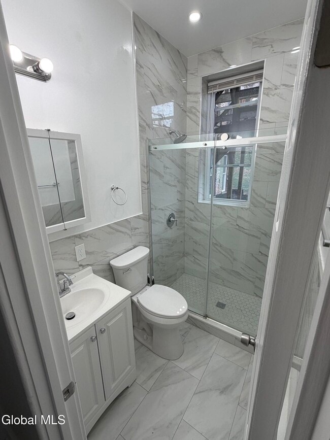 Building Photo - 365 Madison Ave