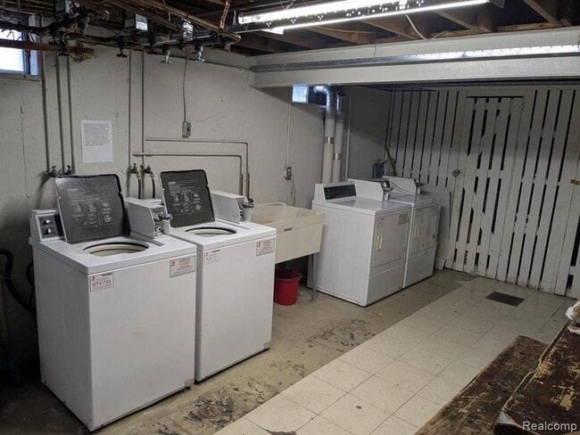 Building Photo - 6194 Richards Dr