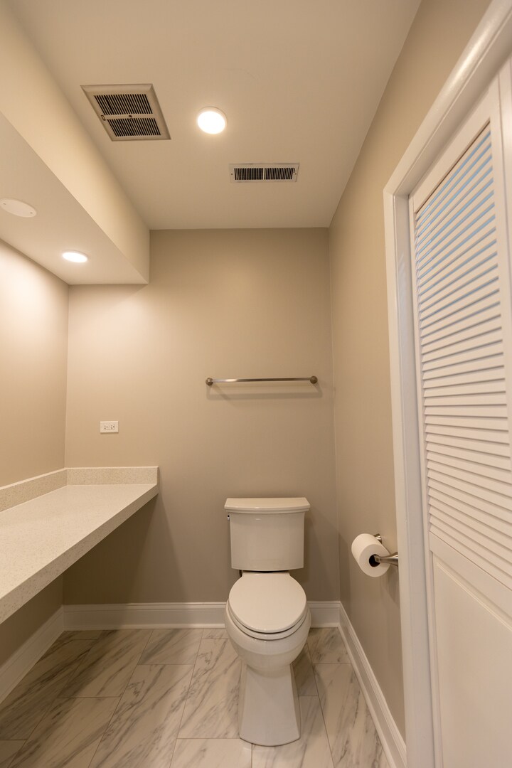 Building Photo - 5643 S Harlem Ave