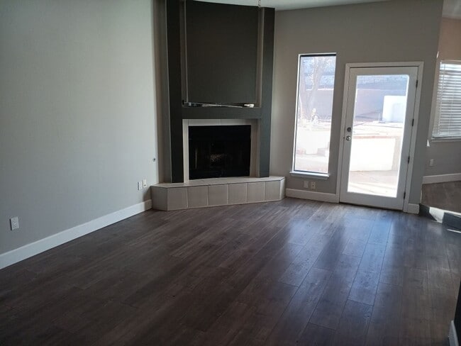 Building Photo - 3 Bedroom, 2 Bathroom Home! Schedule a Showing Today!