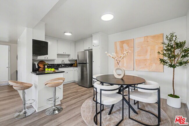 Building Photo - 14850 Hesby St