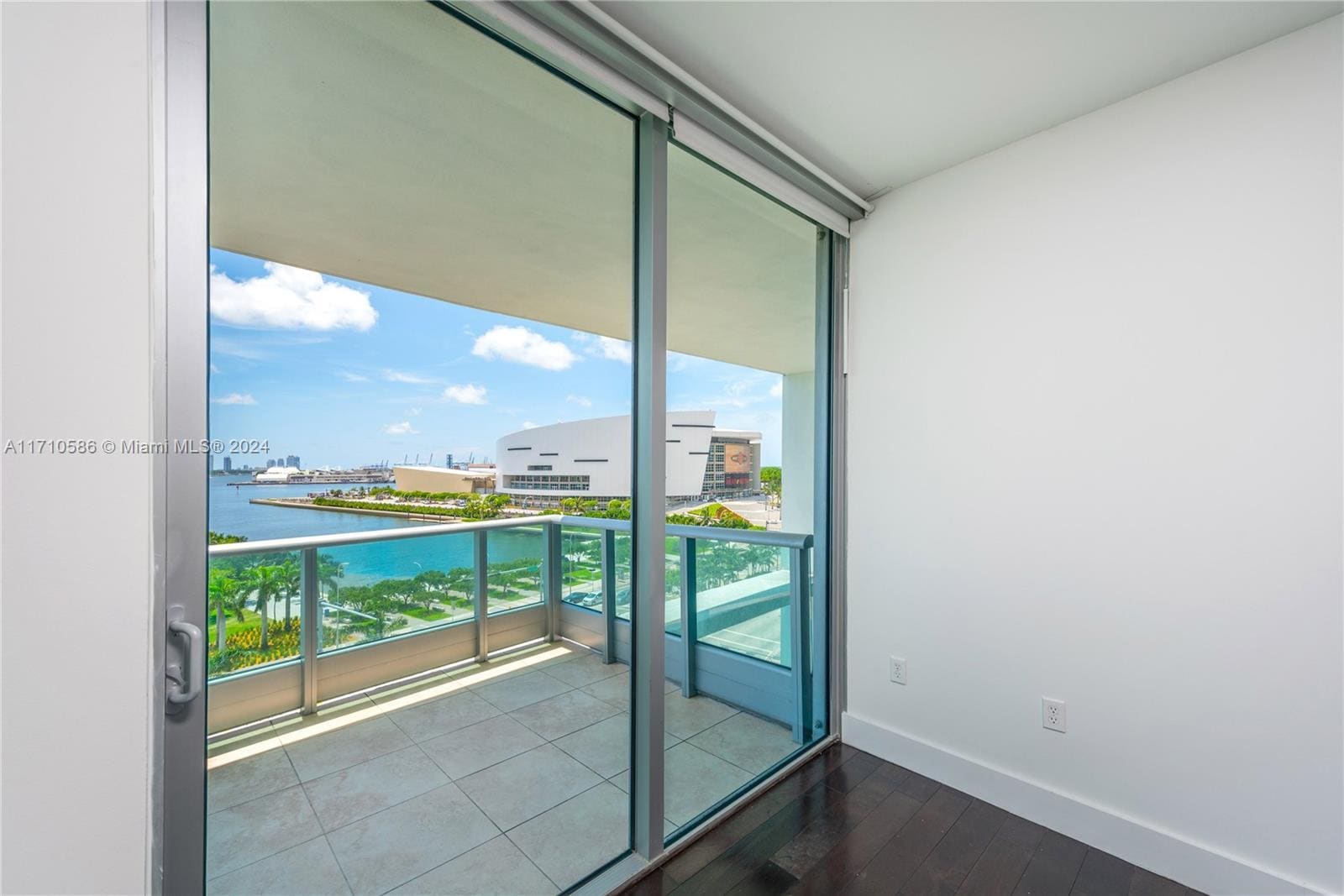 Building Photo - 900 Biscayne