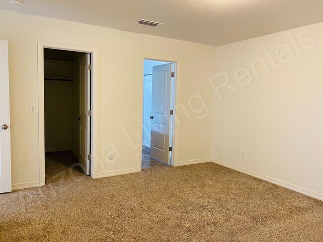 Building Photo - BEAUTIFUL 3 BEDROOM 2 CAR GARAGE HOME