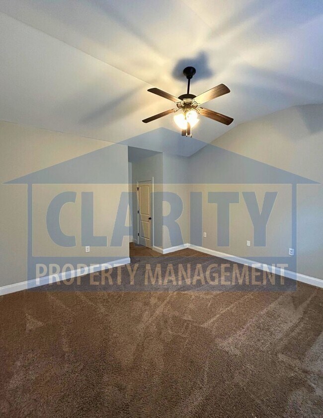 Building Photo - Single-level two bedroom townhome!