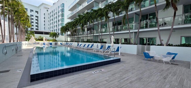 Building Photo - 1600 SW 1st Ave