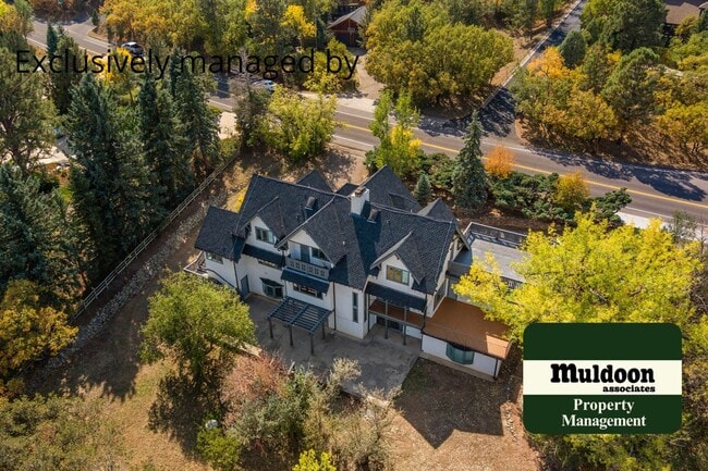 Building Photo - Beautiful 3 bedroom home with two car garage in Old Broadmoor