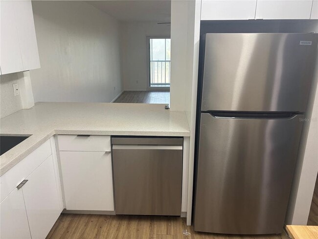 Building Photo - 1540 Glen Oaks Dr E