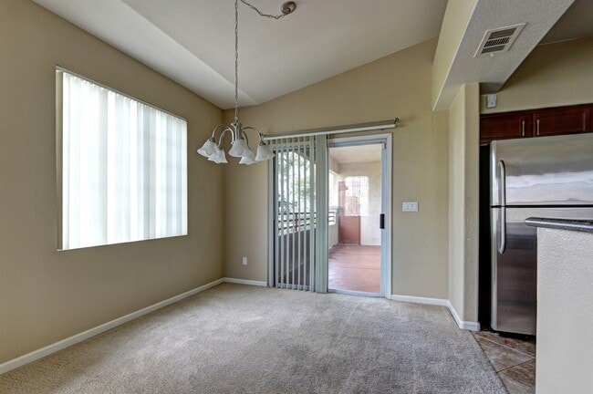 Building Photo - Beautiful 3 bedroom Condo