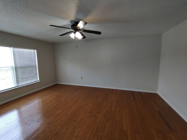 Building Photo - Spacious 4 bedroom, 2.5 bathroom house in Poinciana