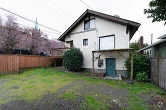 Building Photo - 2 bedroom in Seattle WA 98105