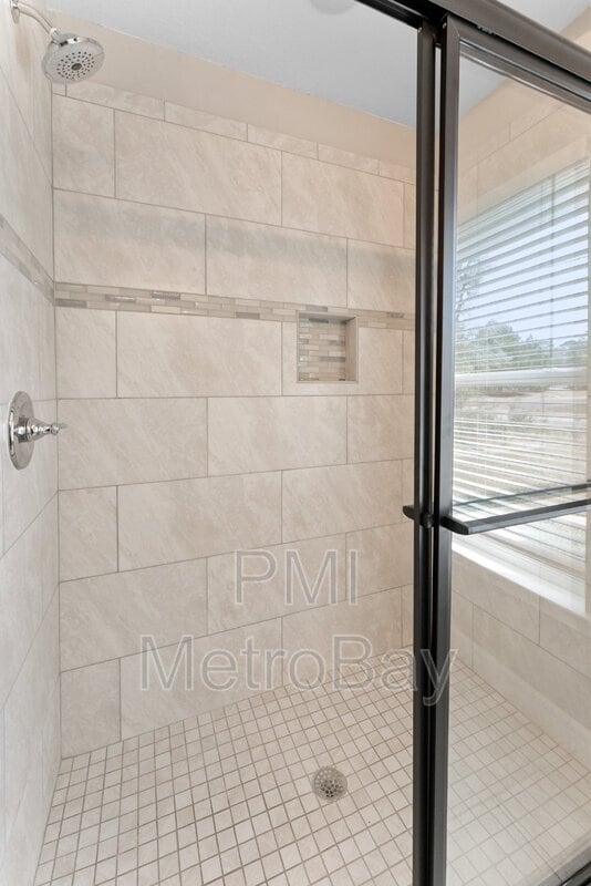 Building Photo - 9461 N Sandree Dr