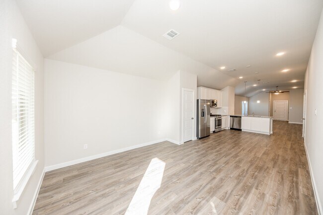 Building Photo - 32031 Splendor Dr
