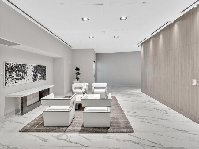 Building Photo - 3535 S Ocean Dr