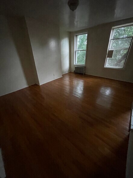 Building Photo - 637 Greene Ave