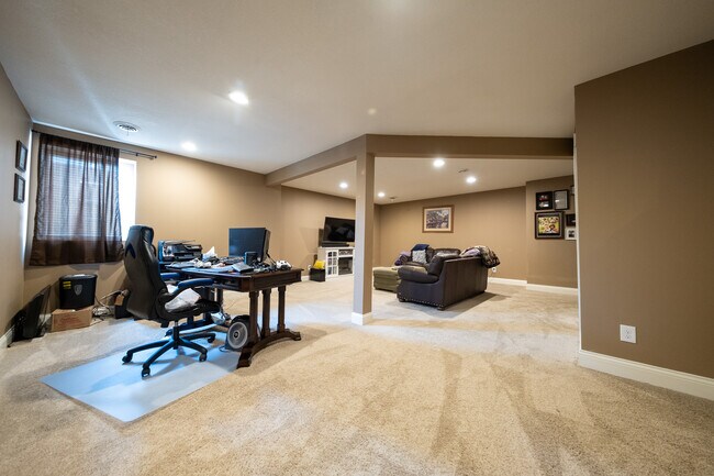 Building Photo - 15615 Dunberry Way