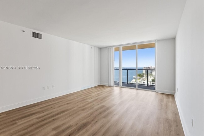 Building Photo - 1155 Brickell Bay Dr