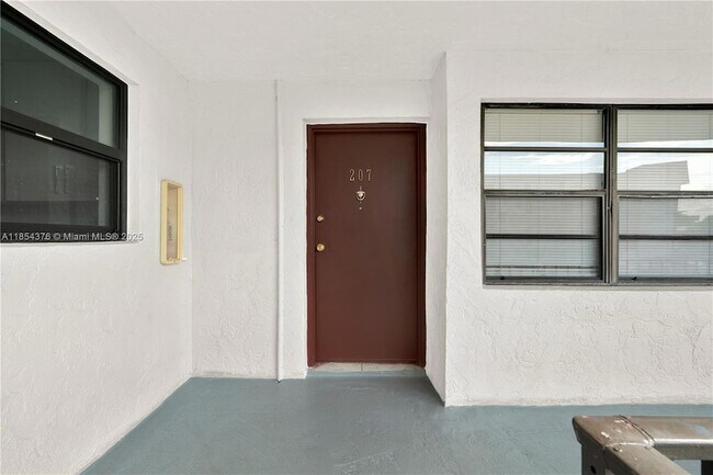 Building Photo - 1335 W 68th St