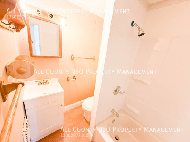 Building Photo - 519 E 103rd St