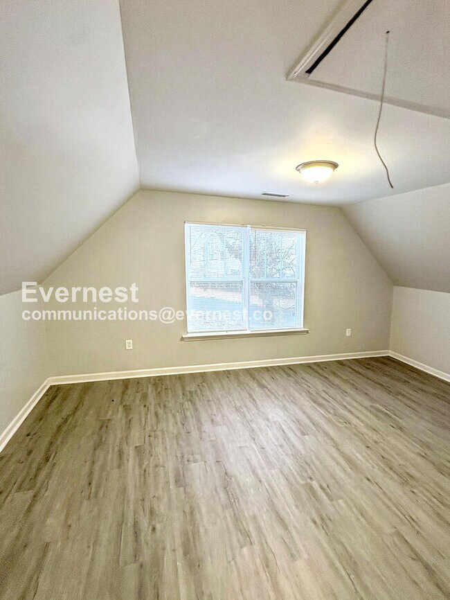 Building Photo - 4 Bed, 3 Bath Home with Off-Street Parking / Pet-Friendly / Coming Soon!
