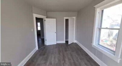 Building Photo - 1078 Lalor St