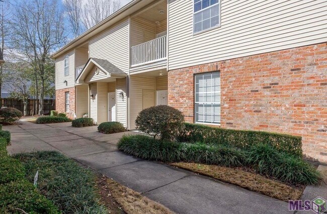 Building Photo - 900 Dean Lee Dr