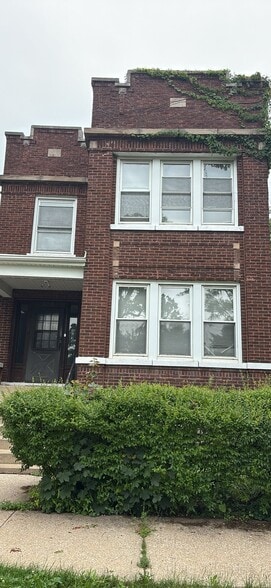 Building Photo - 708 W 61st Pl