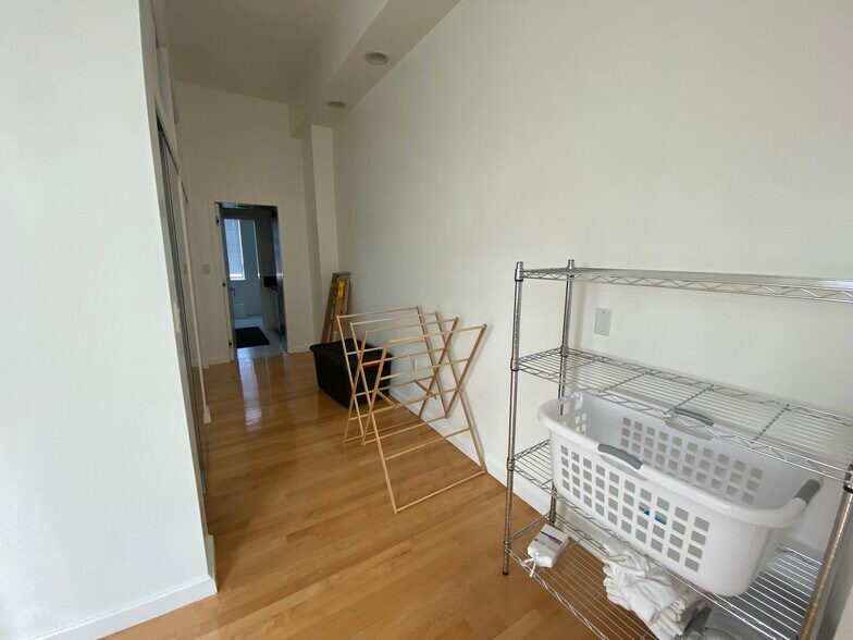 Building Photo - 21 Snow Hill St