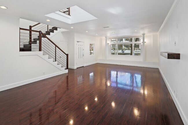 Building Photo - Modern 3 Bedroom Townhouse with Prime Location on Kettner Boulevard in San Diego