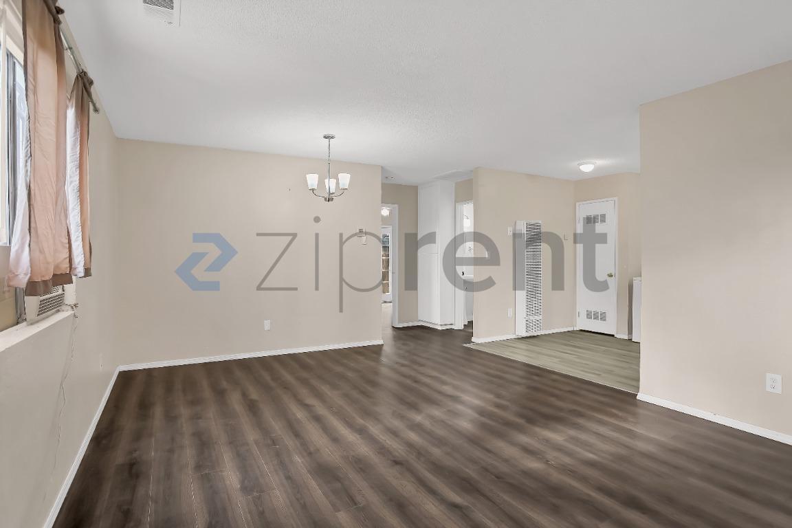 Building Photo - 16025 L St