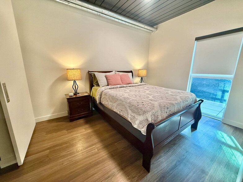 Building Photo - 360 W 200 S