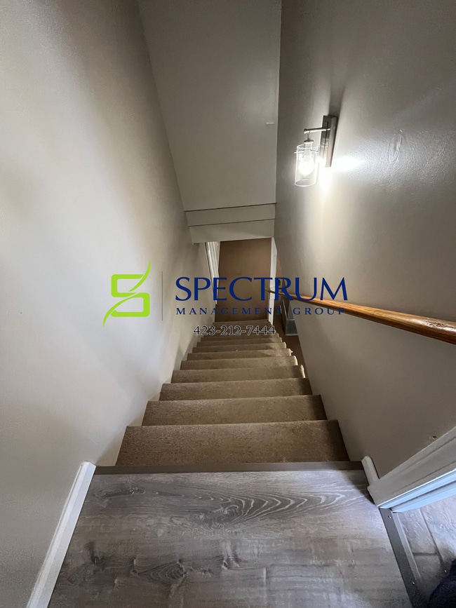 Building Photo - 3 bedroom 2 bath single family home