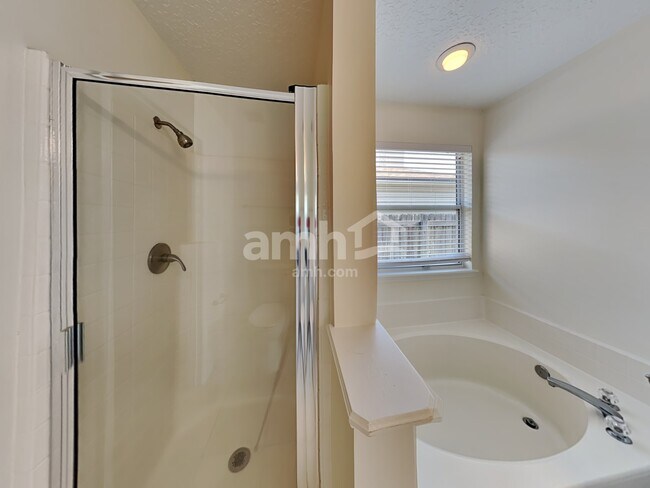 Building Photo - 985 Hyannis Port Dr