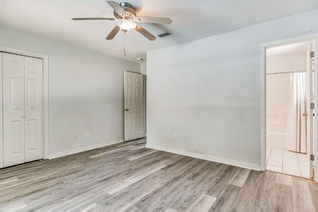 Building Photo - Welcome to your dream home! This stunning 4-bedroom, 3-bathroom residence is perfectly situated n...