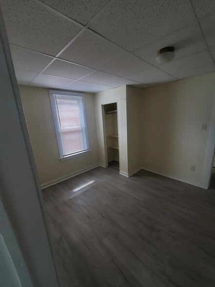 Building Photo - 610 4th Ave