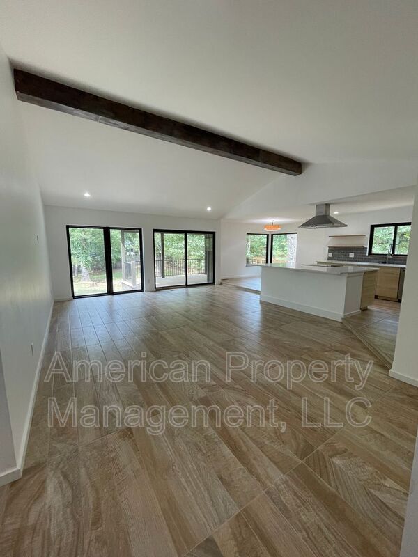 Building Photo - 3705 E 108th St