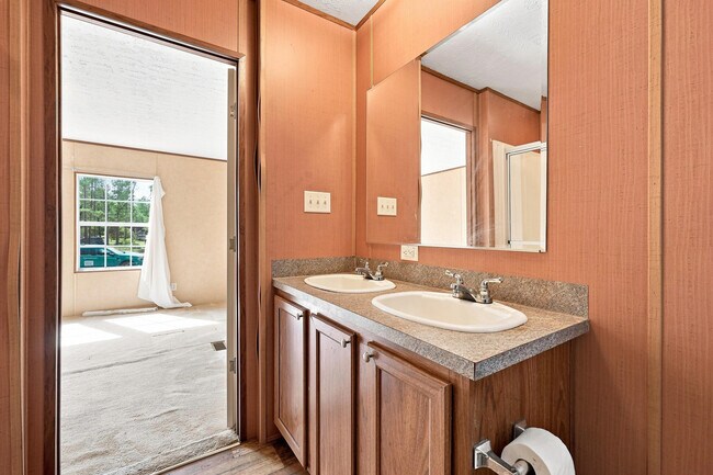 Building Photo - 188 Bradley Dr